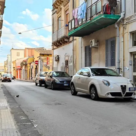 Casa Luciuzza بيت للعطل *